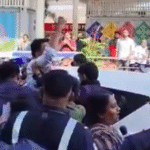 अहमदाबाद एयरपोर्ट पर NSUI का मानवता वाला प्रदर्शन: पानी की बोतलें लेकर आए, हिरासत में गए